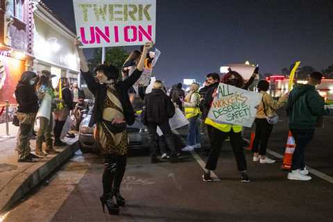 Dancers at Los Angeles bar to become only unionized strippers in US after 15-month battle